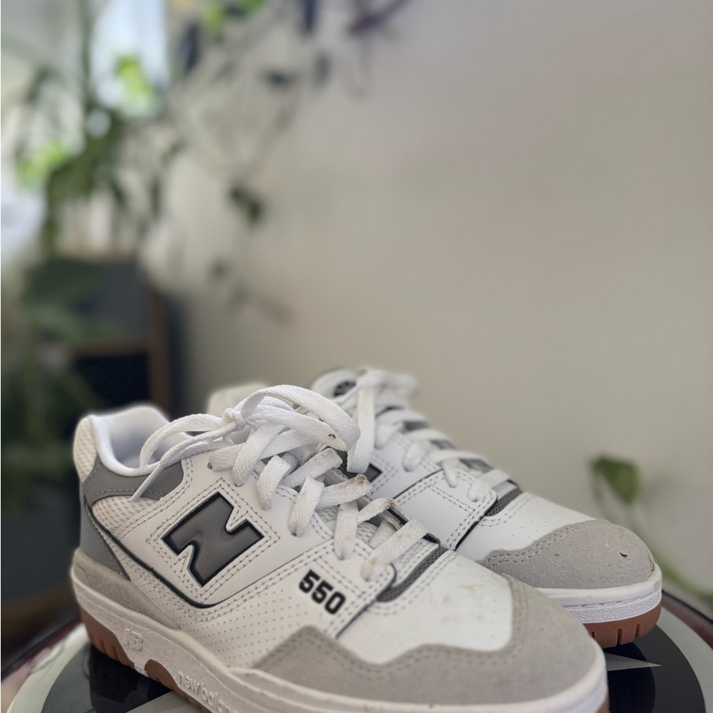 New Balance 550 White and Gray Athletic Shoes - Picture 1 of 1